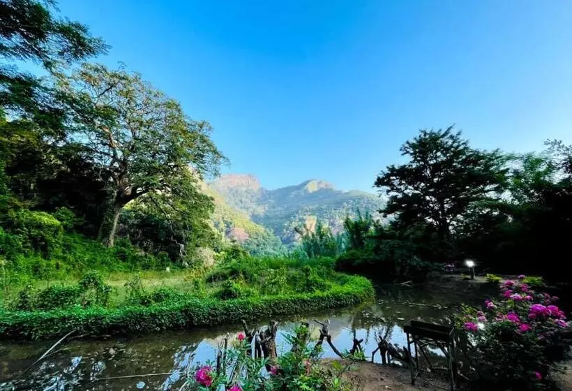 Hotelli Eco Lodge Meemure & Adventure Park