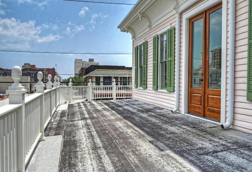 Отель Sugars Inn Room #4