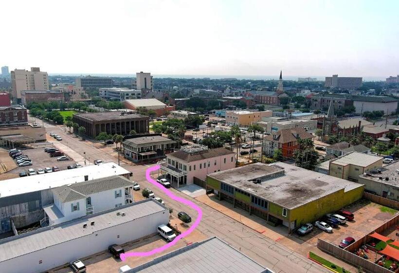 Отель Sugars Inn Room #4