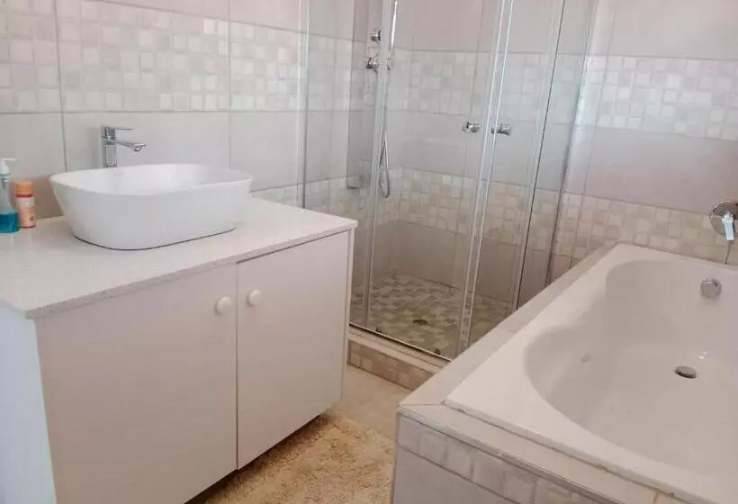 ペンション Nakhah Guesthouse   Double Room