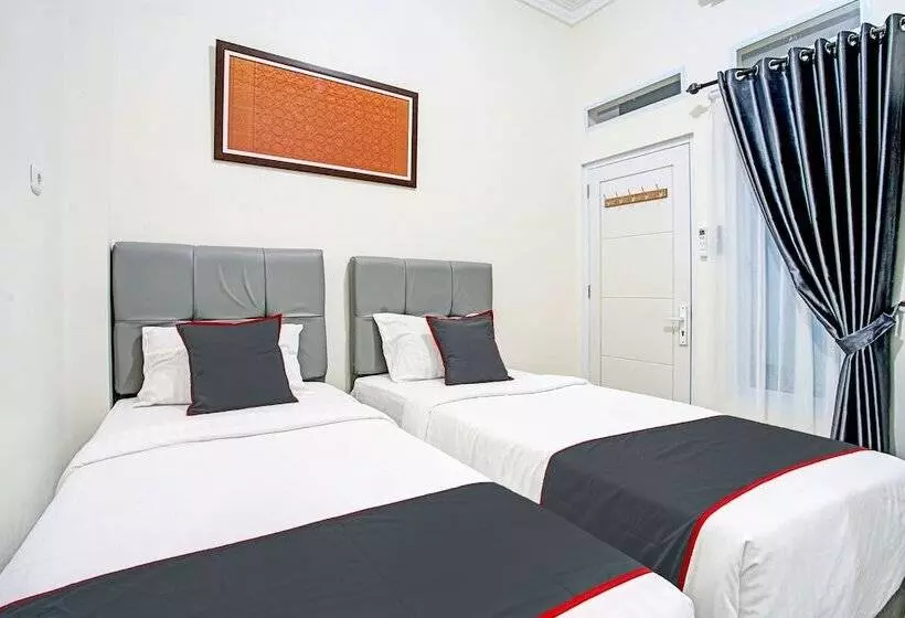 ホテル Capital O 92417 Sawahan Residence Syariah