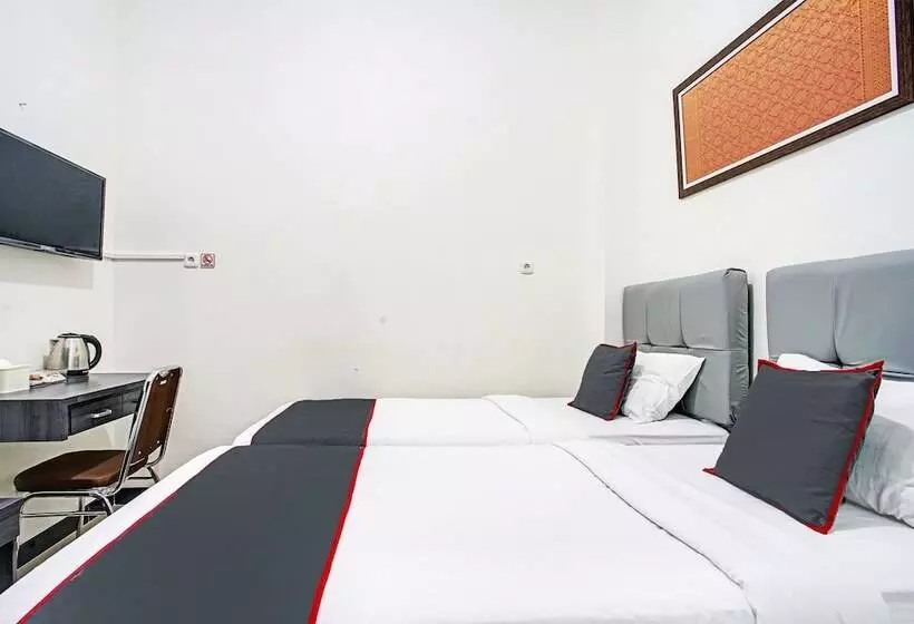 ホテル Capital O 92417 Sawahan Residence Syariah