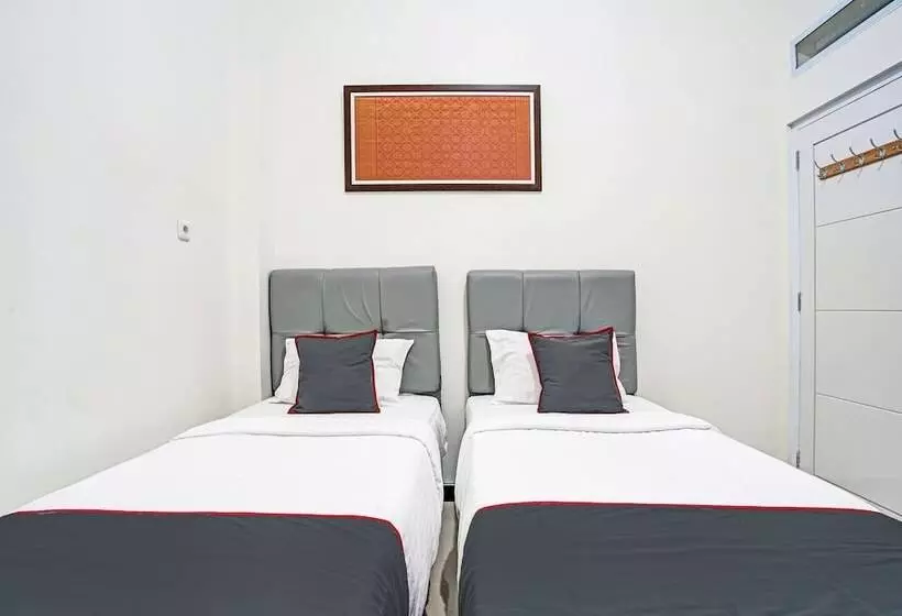 ホテル Capital O 92417 Sawahan Residence Syariah