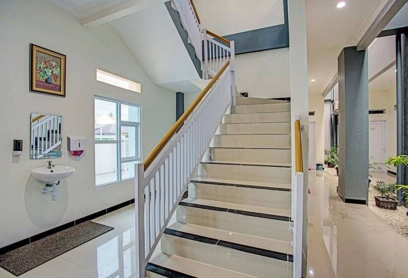 فندق Capital O 92417 Sawahan Residence Syariah