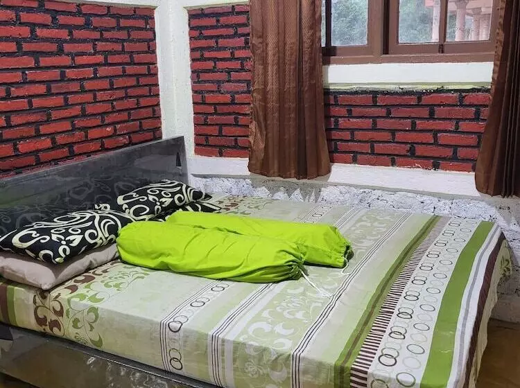 Hotel Express O 92345 Villa Bidadari