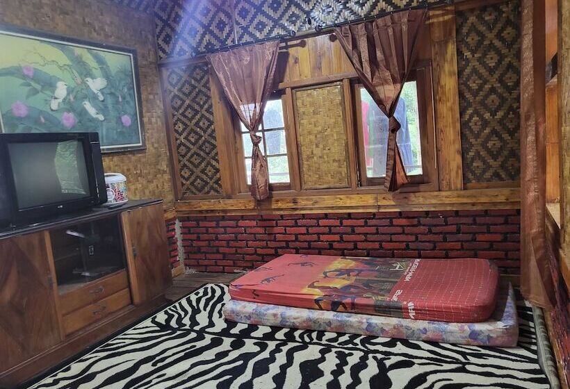 בית מלון כפרי Express O 92345 Villa Bidadari