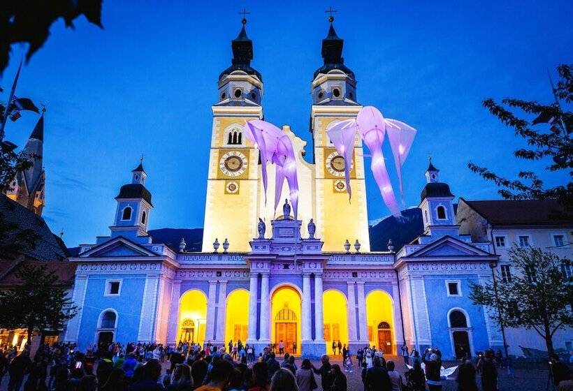 酒店 Fink Restaurant & Suites