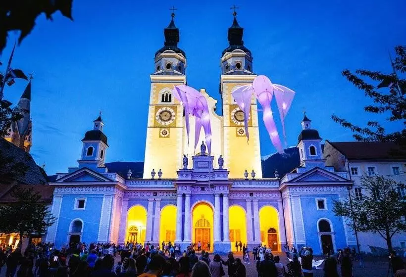 ホテル Fink Restaurant & Suites