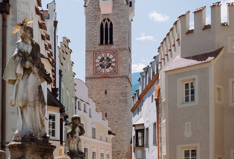 酒店 Fink Restaurant & Suites