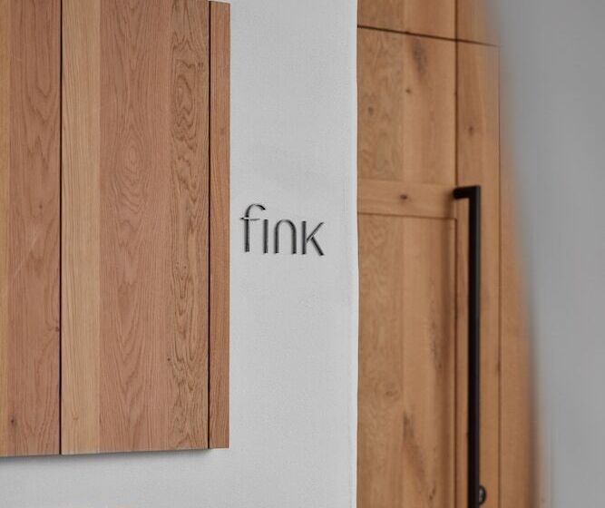 酒店 Fink Restaurant & Suites