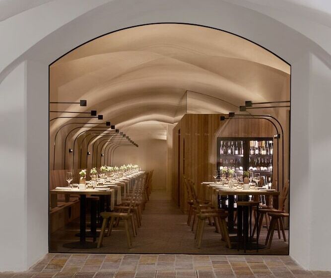 酒店 Fink Restaurant & Suites