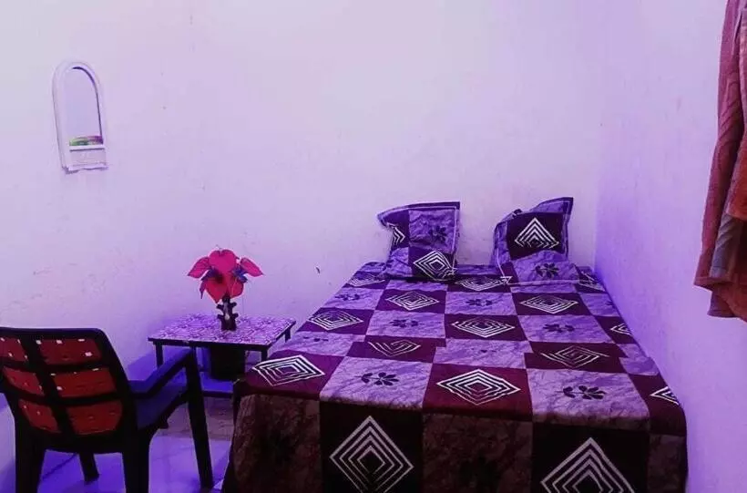 هتل Oyo 80945 Highway And Guest House