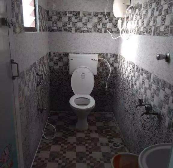 هتل Oyo 80945 Highway And Guest House
