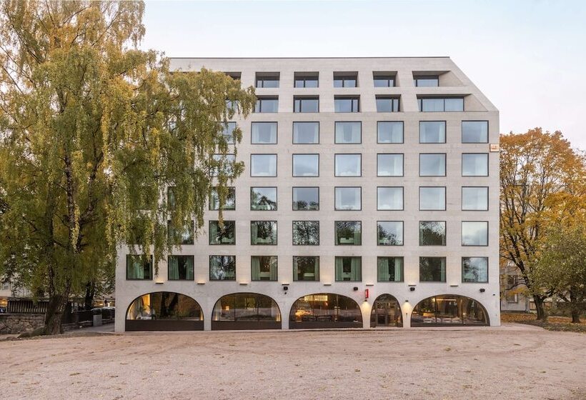 هتل Radisson Red Helsinki