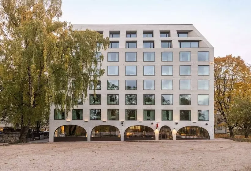 هتل Radisson Red Helsinki