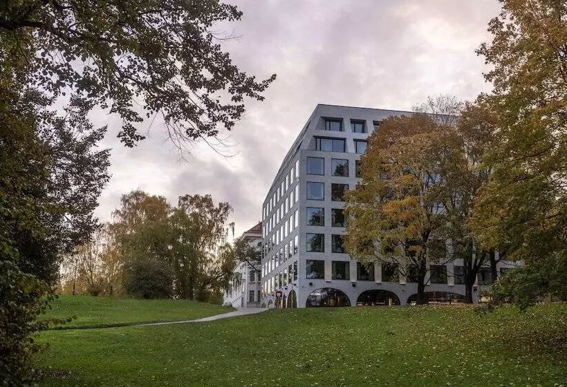 هتل Radisson Red Helsinki