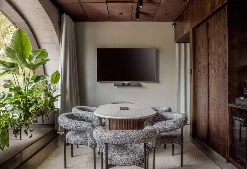 هتل Radisson Red Helsinki