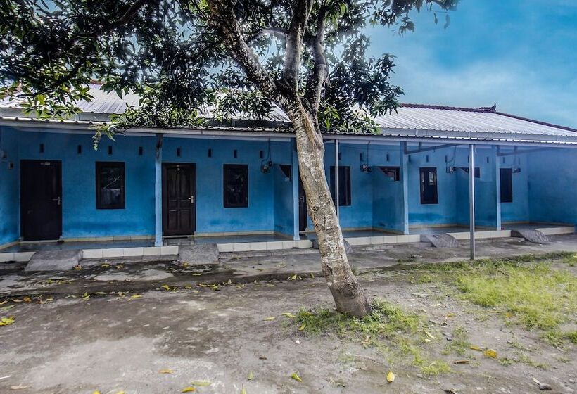 Отель Spot On 92420 Kos Agi Mataram