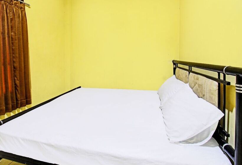 Отель Spot On 92420 Kos Agi Mataram