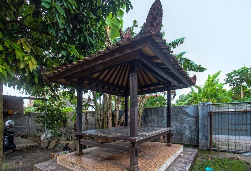 Отель Spot On 92420 Kos Agi Mataram