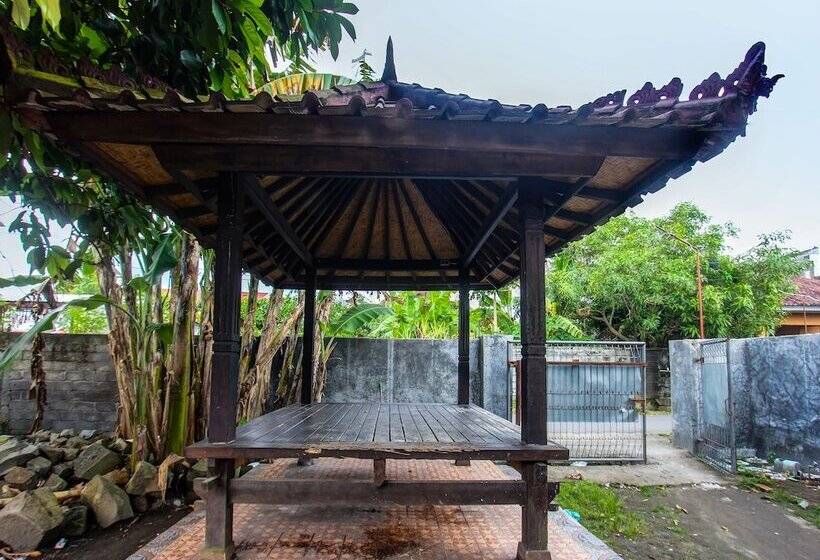 Отель Spot On 92420 Kos Agi Mataram