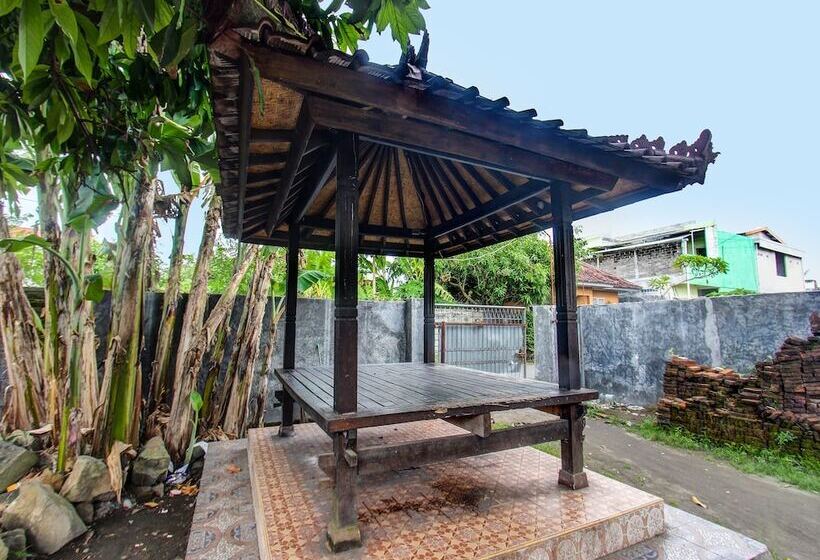 Отель Spot On 92420 Kos Agi Mataram