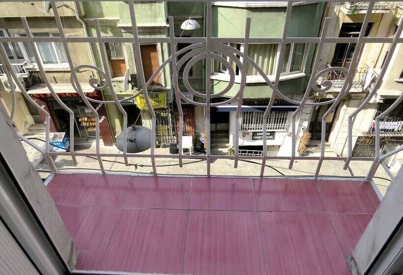 Istanberry Queen Apartments