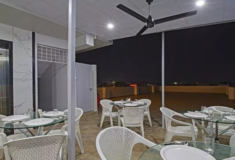 ホテル Treebo Abhi Suites, Guntur