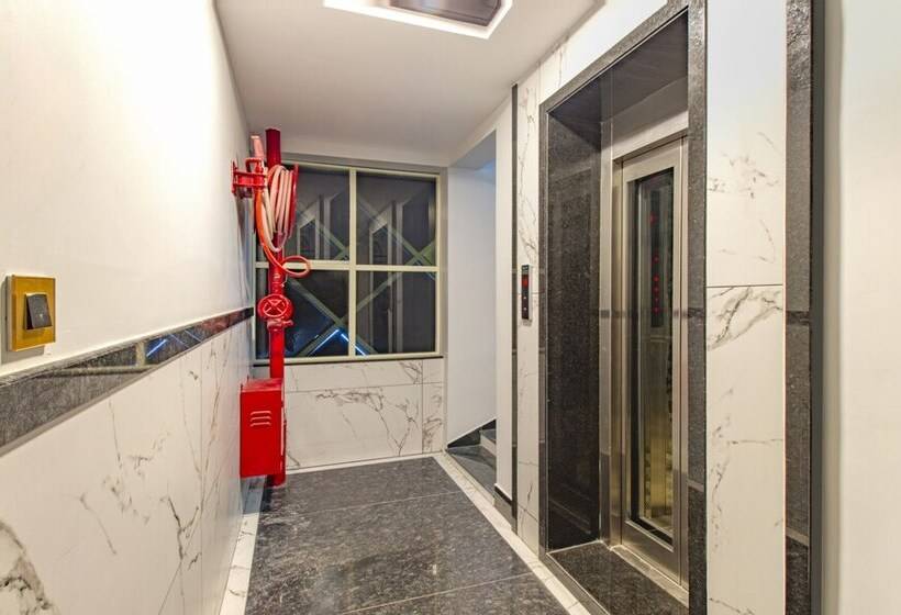 فندق Treebo Abhi Suites, Guntur