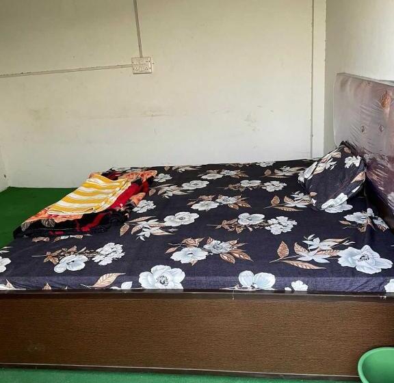 Spot On 81041 Hotel Royal Palace