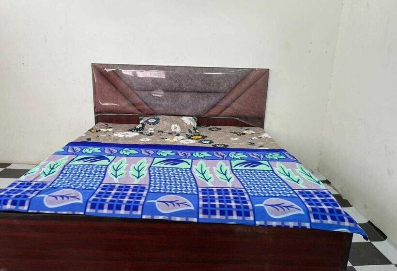 Spot On 81041 Hotel Royal Palace