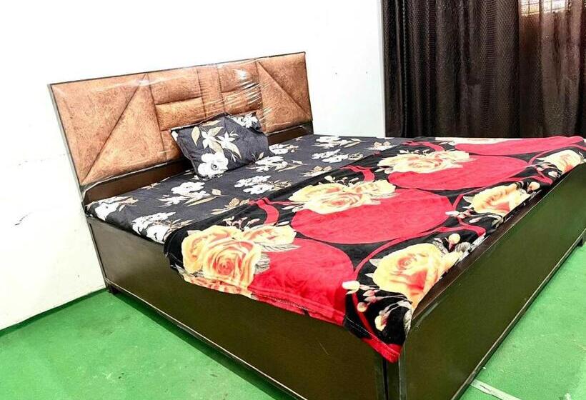 Spot On 81041 Hotel Royal Palace