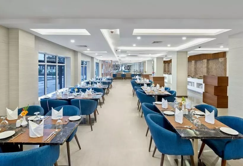 هتل Soaltee Westend Itahari