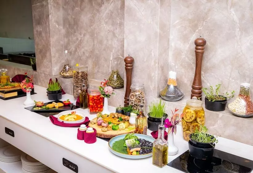 هتل Soaltee Westend Itahari