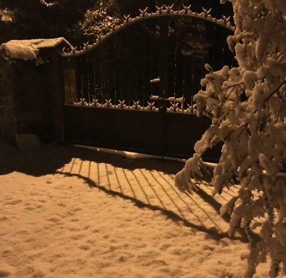 ベッドアンドブレックファースト Earth, Mountains And Snow