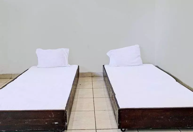 Hotelli Spot On 92374 Penginapan Rusunawa