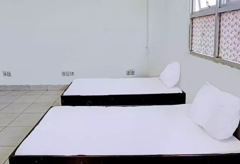 Hotelli Spot On 92374 Penginapan Rusunawa