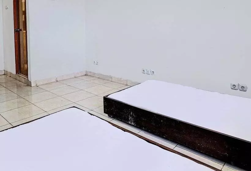 Hotelli Spot On 92374 Penginapan Rusunawa