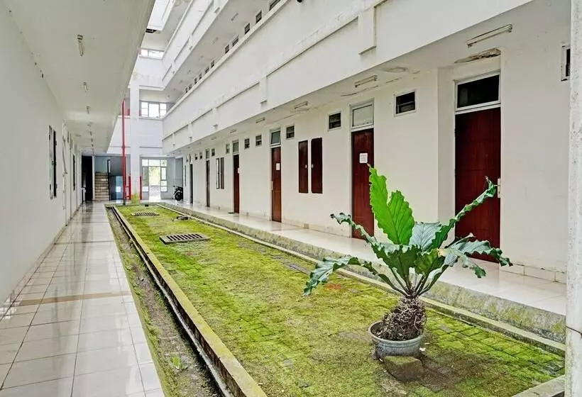 Hotelli Spot On 92374 Penginapan Rusunawa