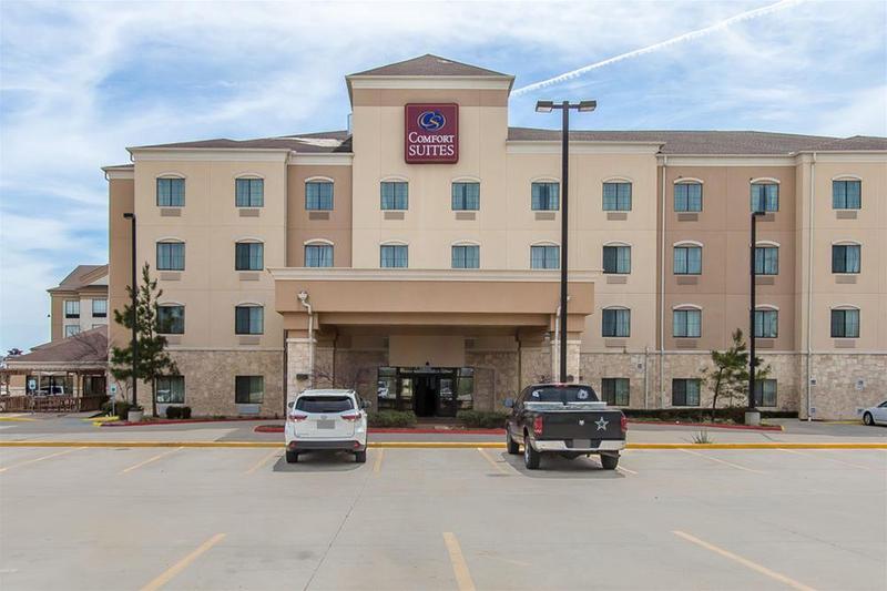 Отель Comfort Suites Youngstown North