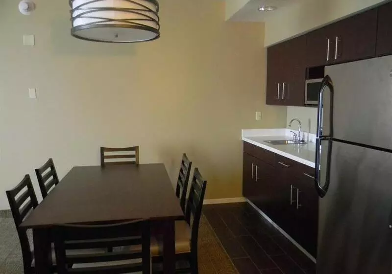 فندق Comfort Suites Youngstown North