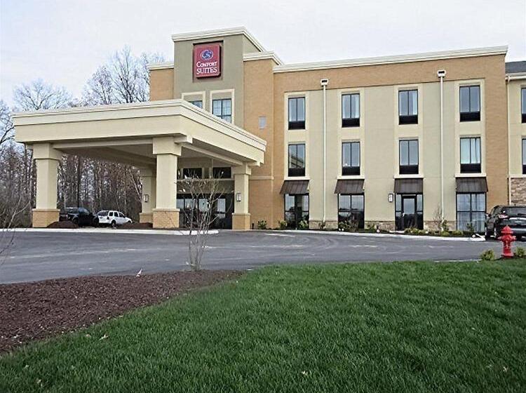 Отель Comfort Suites Youngstown North