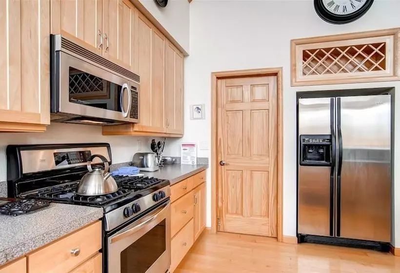 Отель Timber Heights Lodge