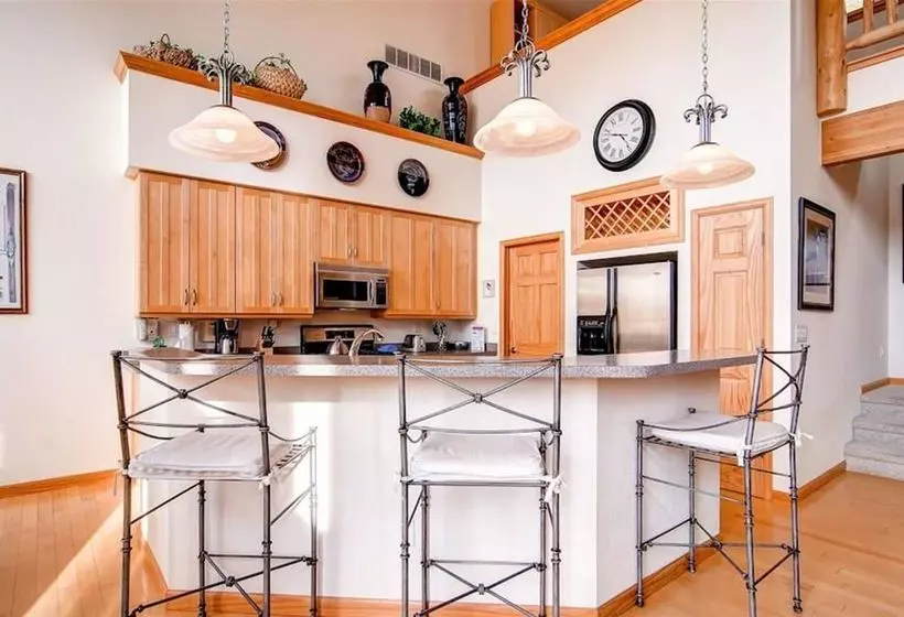 Отель Timber Heights Lodge