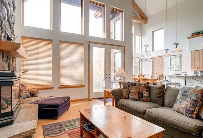 Отель Timber Heights Lodge