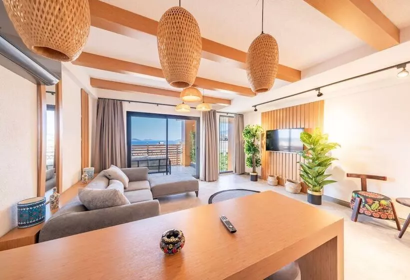 هتل Lupia Suites