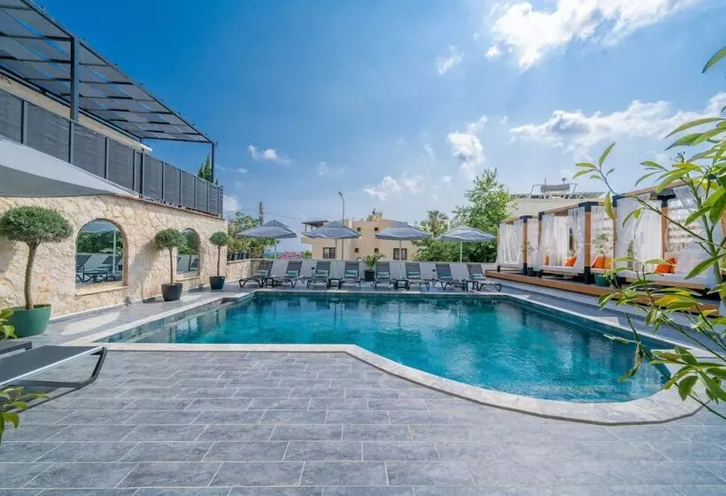 هتل Lupia Suites