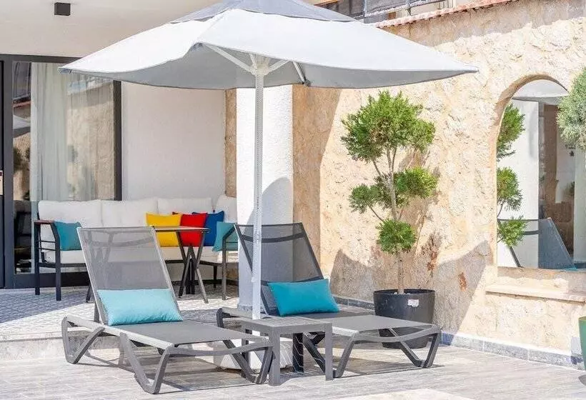هتل Lupia Suites
