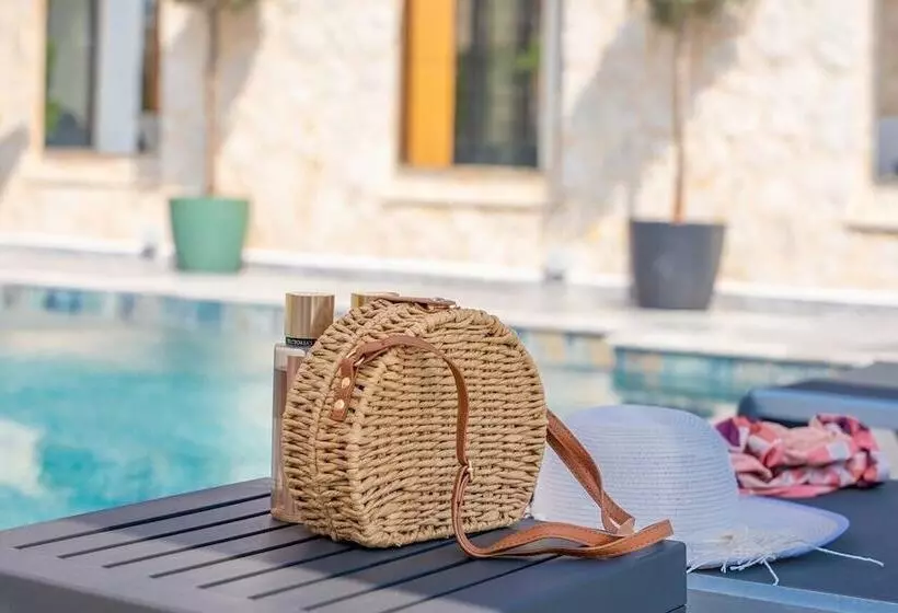 هتل Lupia Suites
