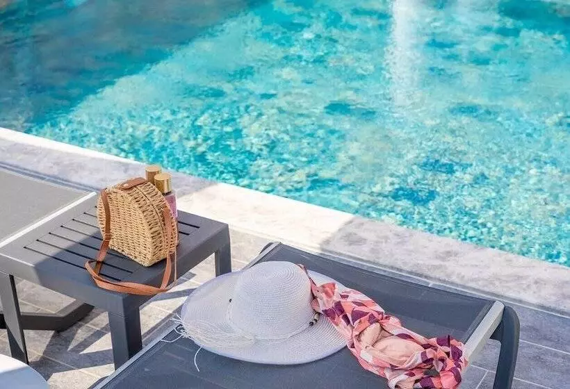 هتل Lupia Suites